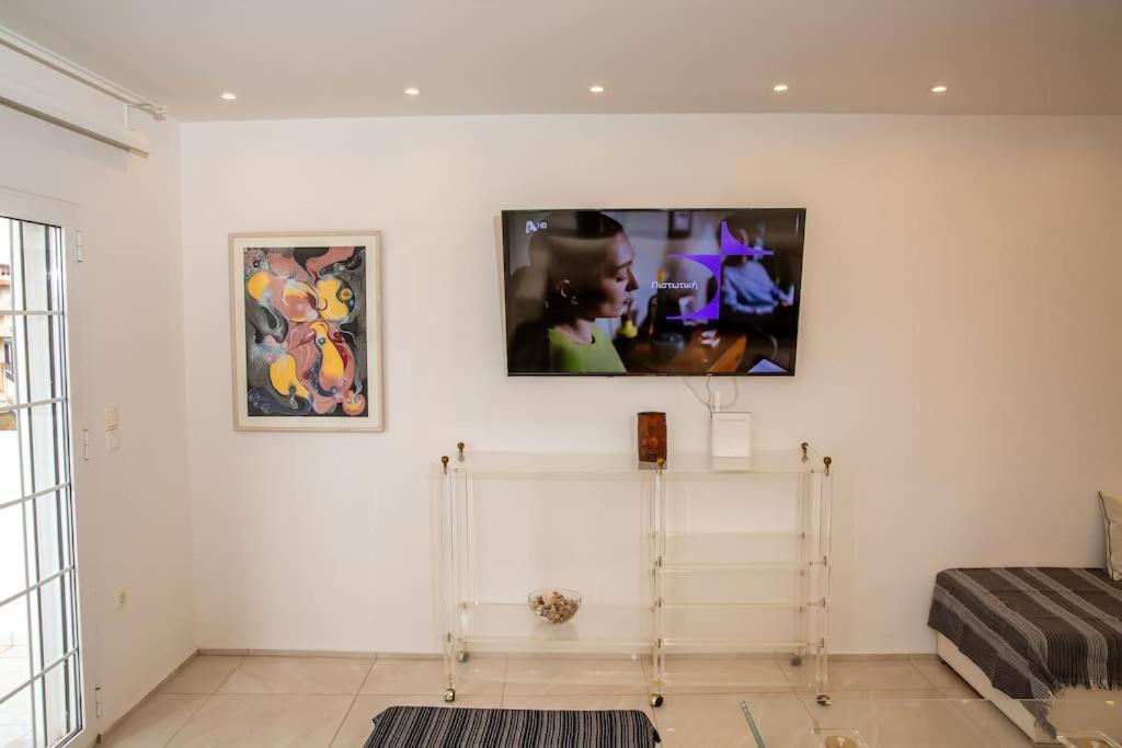 Seafront Central Apt In Lavrio Apartment Екстериор снимка