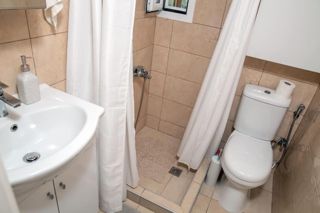 Seafront Central Apt In Lavrio Apartment Екстериор снимка
