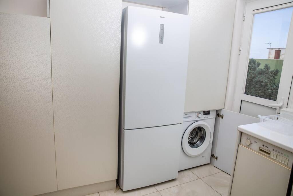 Seafront Central Apt In Lavrio Apartment Екстериор снимка