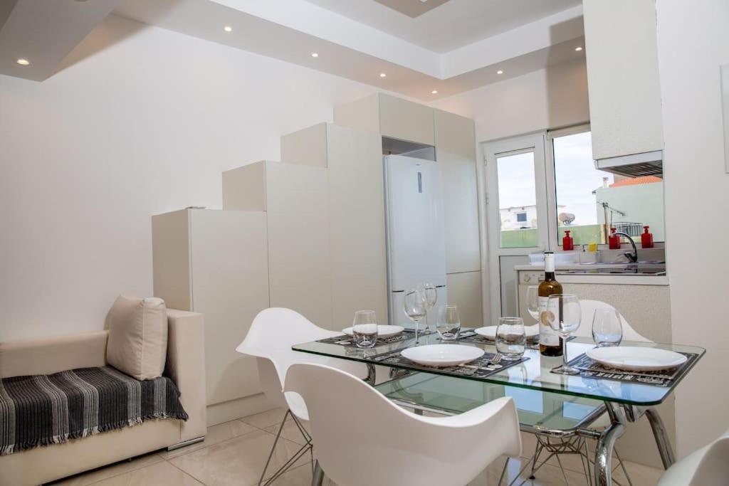 Seafront Central Apt In Lavrio Apartment Екстериор снимка
