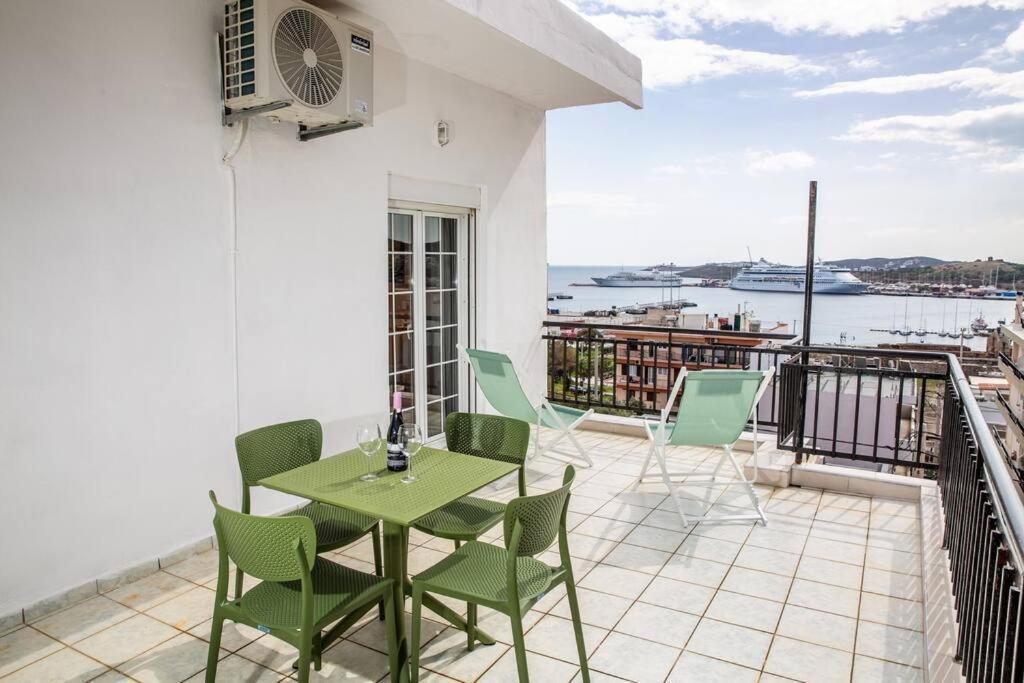 Seafront Central Apt In Lavrio Apartment Екстериор снимка