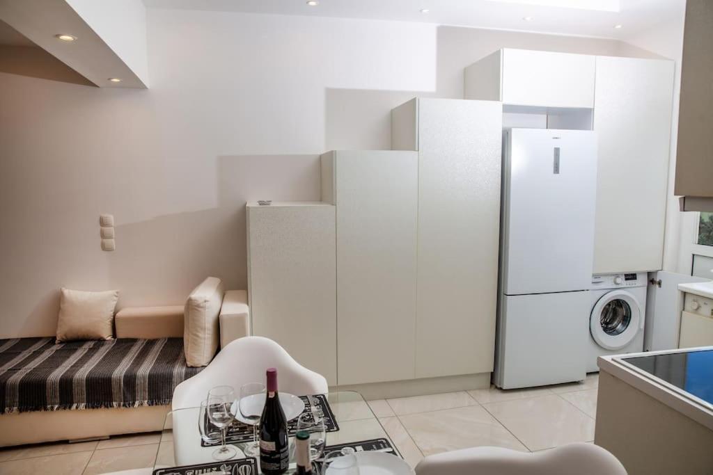 Seafront Central Apt In Lavrio Apartment Екстериор снимка